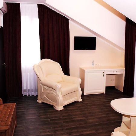 Hotel Restaurant Complex Roman'S Vishenki (Kiev) Exterior foto